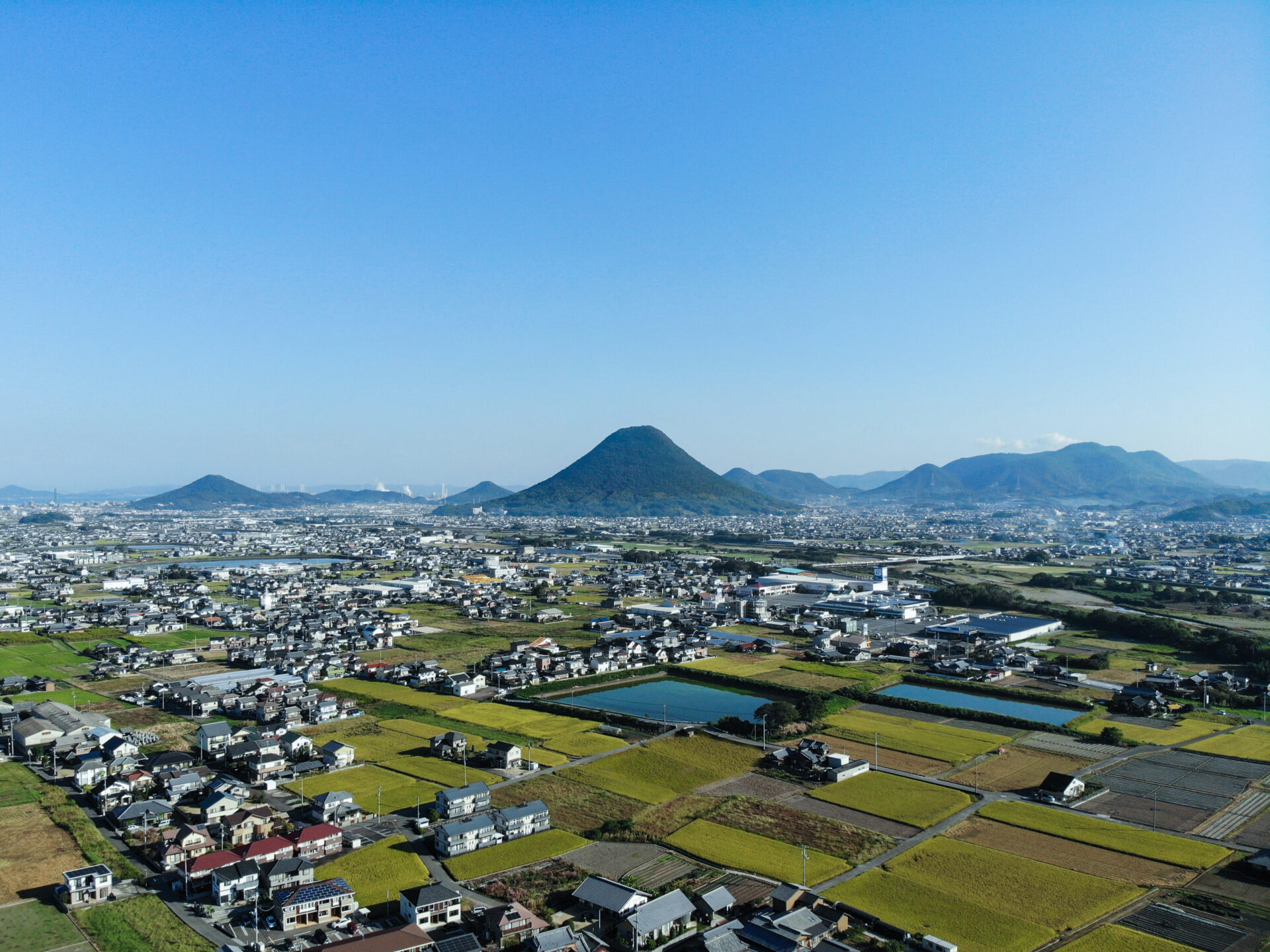 香川県丸亀市の飯野山をドローンで撮影